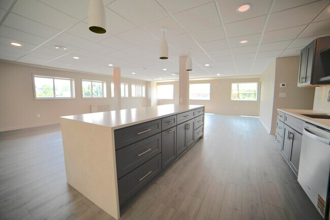 1410 E Capitol Dr