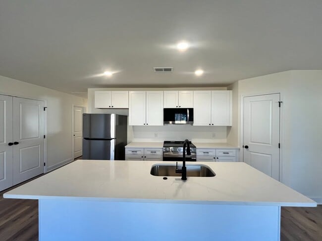 Photo - 122 E Grand St