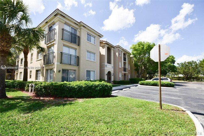 Building Photo - 2427 Centergate Dr Unit 306 Rental