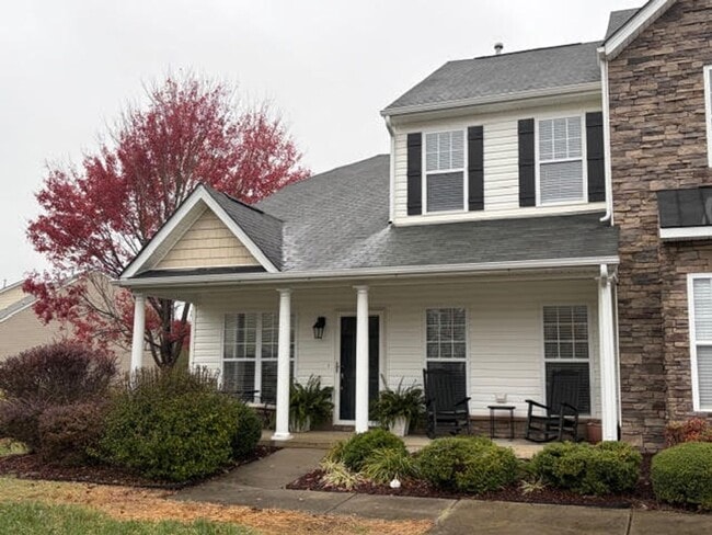 Building Photo - ~~ Beautiful Townhome in Brightwood Farms ~~