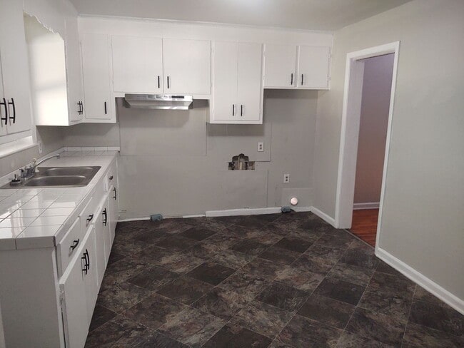 Photo - 3 bedroom 1 bath house- pet friendly available now