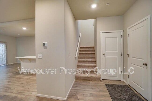 Photo - 9448 N Chestnut St