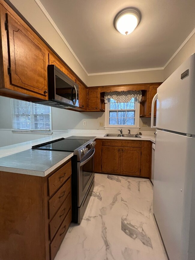 Photo - SWEET RAISED RAMBLER IN QUITE NEIGHBORHOOD