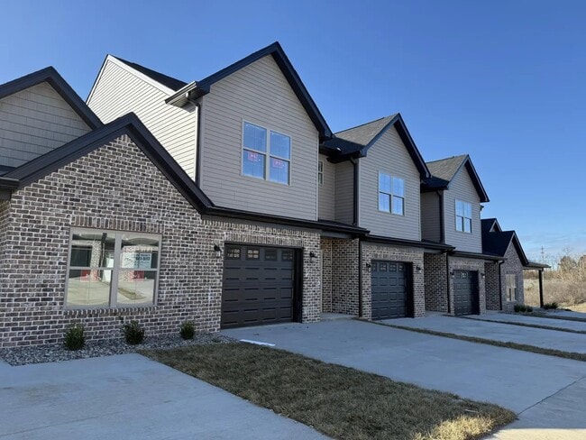 Building Photo - 844 Ridgewood Dr