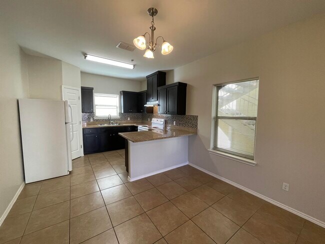 Photo - 5402 Marcella Ave Unidad #102B