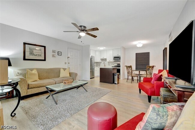 Building Photo - 8110 S Woods Cir Unit 4
