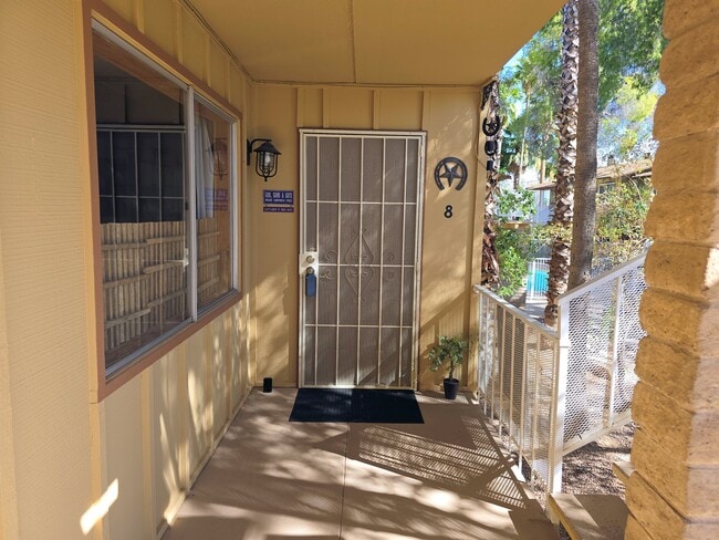 90 W Yavapai St