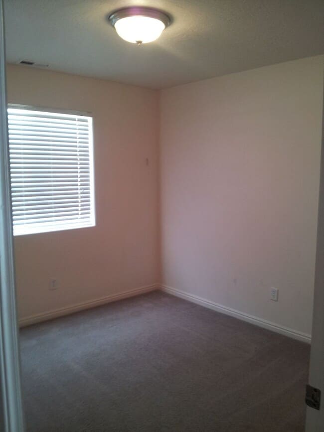 Photo - 3 Bed 2 bathroom house