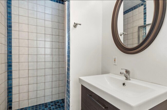 Photo - 43309 Echard Ave