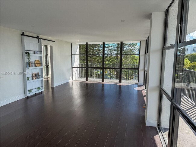 Photo - 1000 Parkview Dr Unit 531