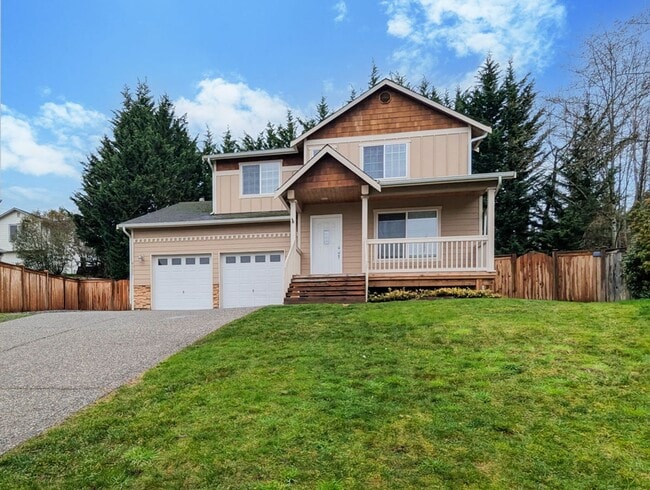 Building Photo - **Move-in Special!!!** Spacious 4 bd, 2.5 ba with 2 car garage and fenced yard!