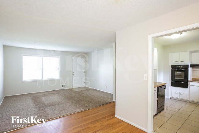 Photo - 1043 E Lexington Ave
