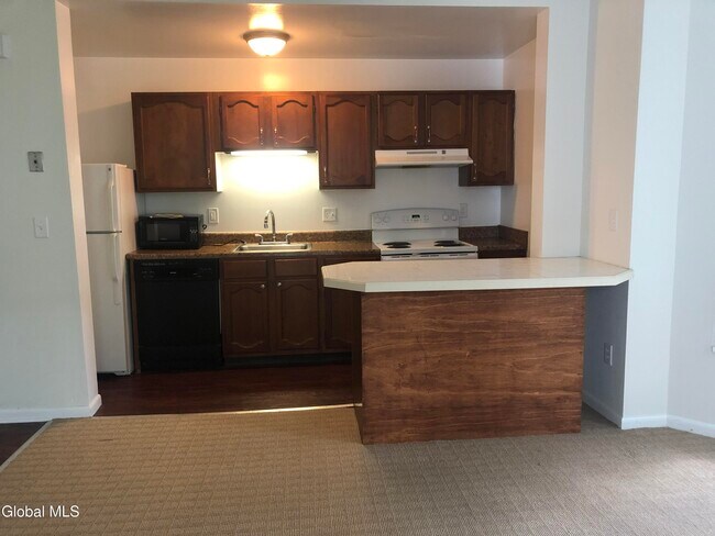 124 Phila St Unit 8