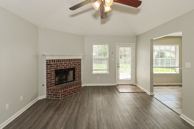 Photo - 1203 Thames Dr