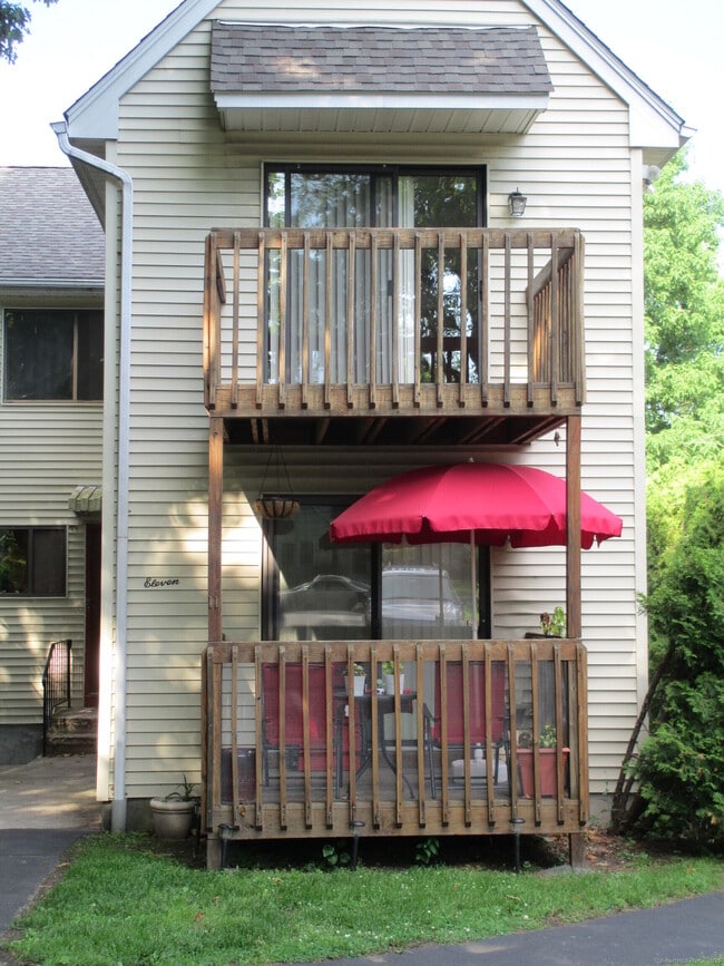 Building Photo - 11 Cove View Dr Unit 1South Rental
