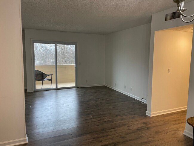 Photo - Awesome 2 Bedroom Condo Near the River! Unit C39