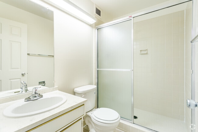 2 BR, 2 BA - The Tuscany, 1090 SF
