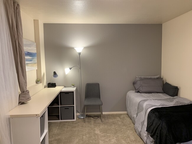 Photo - 2536 Forest Park Dr Unidad Room1-2