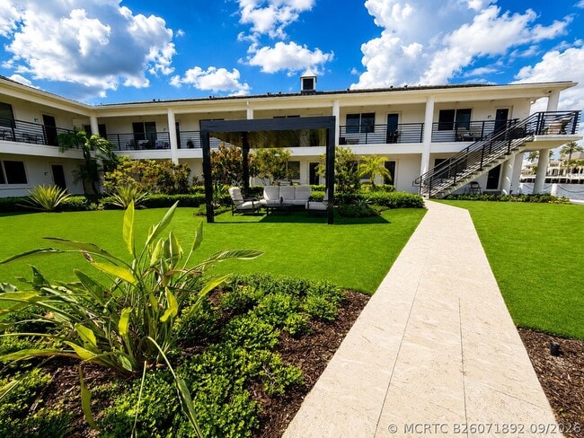 1035 Spanish River Rd