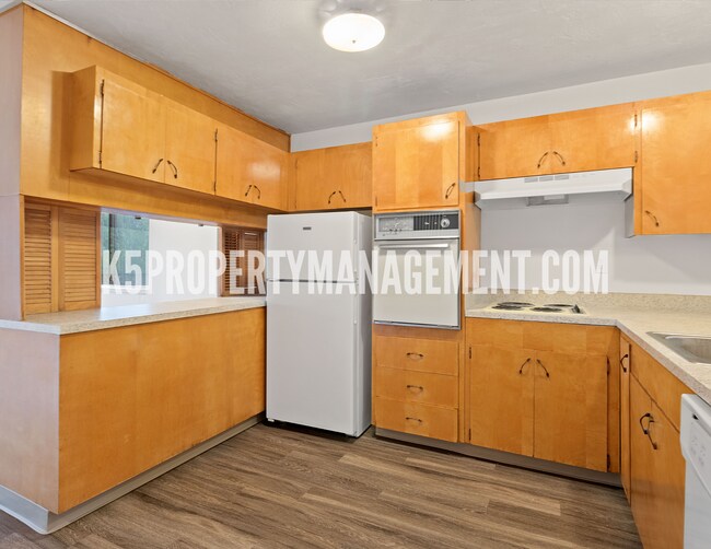 Photo - Town and Country Apartments