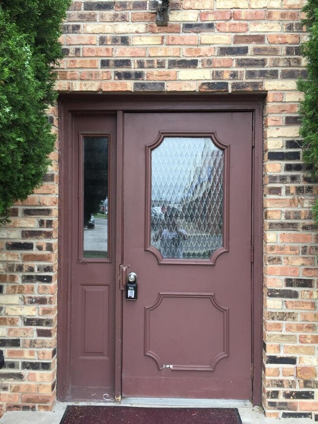 Building Photo - 16640 Crescent Ave Unit 2W