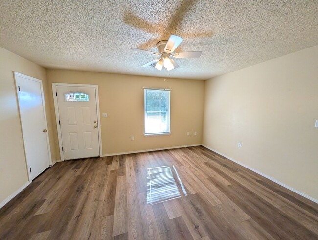 Photo - 302 N Bighorse St