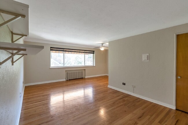 Photo - Large Two Bed / One bath in great Art deco building near Washington park. Unit 203