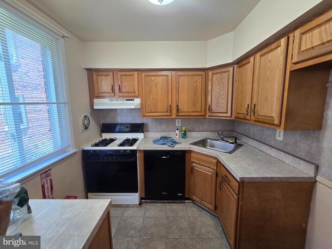 Photo - 162 W Cheltenham Ave