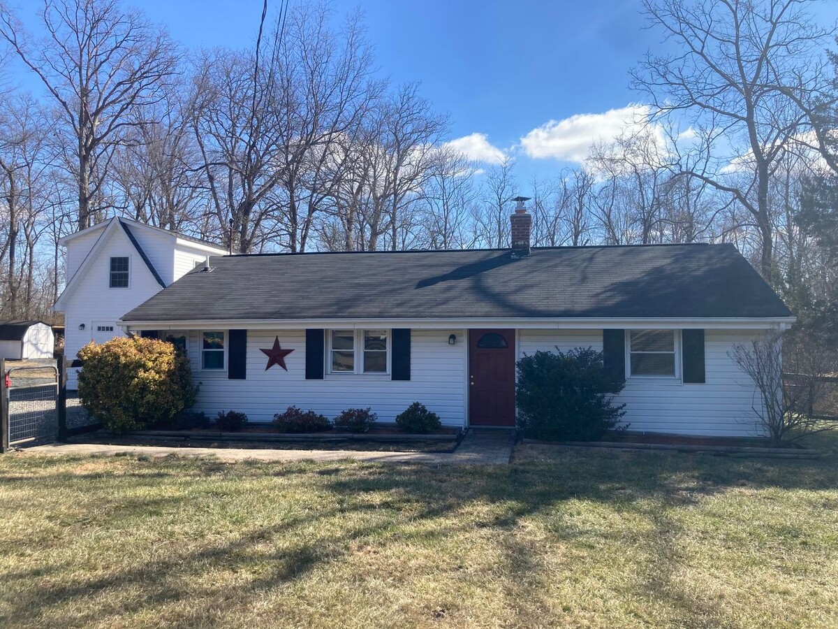 Aldie Single Family with Main level living - Aldie Single Family with Main level living House