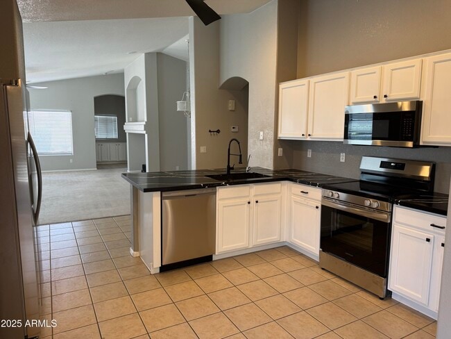 Photo - 12732 S 175th Dr House