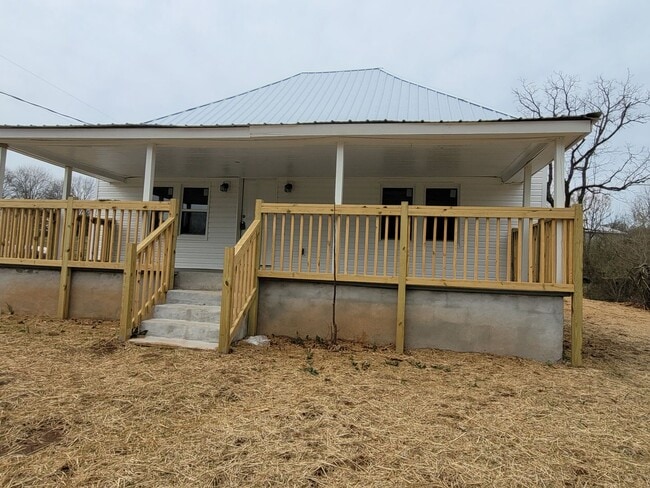 Building Photo - Franklin Co Royston – Two Bedroom and Two Bathroom Single Family Home - Country Living Convenient...