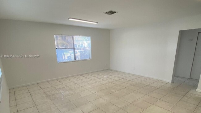 Photo - 717 NW 5th Ave Unidad 1