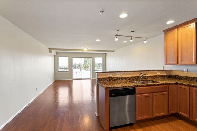 Photo - 3 Bed 3 Bath - Views - NAS Whidbey - Island Hospital