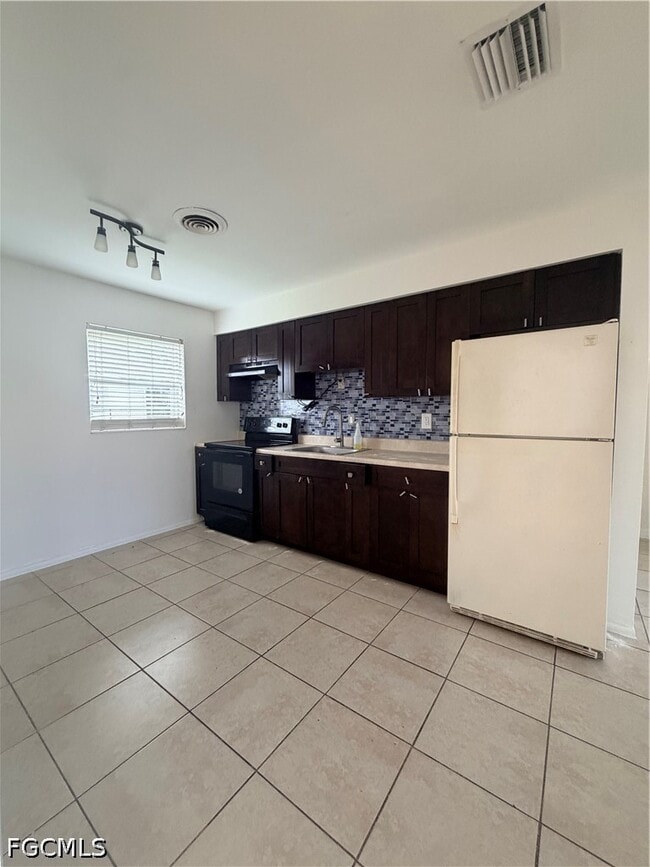 Photo - 1742 Maple Dr