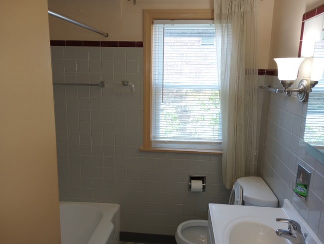 Photo - 7800 S Yates Blvd Unidad 2