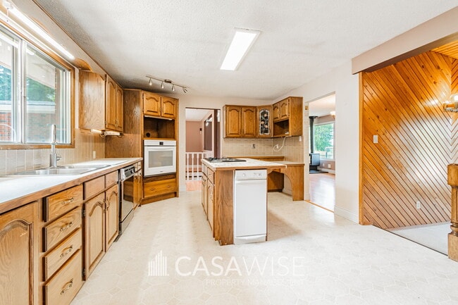Photo - 160 Windermere Dr SW