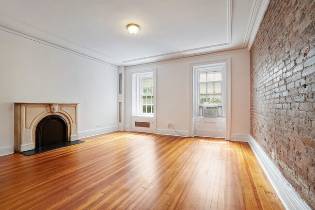 Building Photo - 37 E 65th St Unit 3A