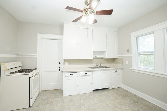 Photo - 2-Bedroom Lakewood Gem in the Heart of the... Unidad Middle