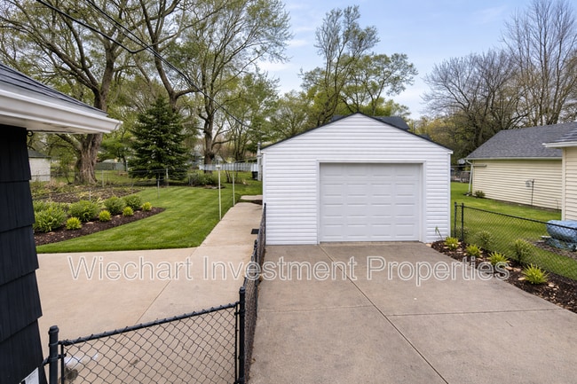 Photo - 447 Hazel Ave