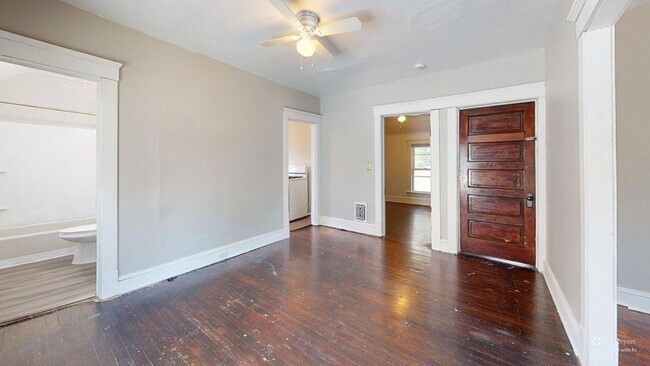 3865 W 16th St