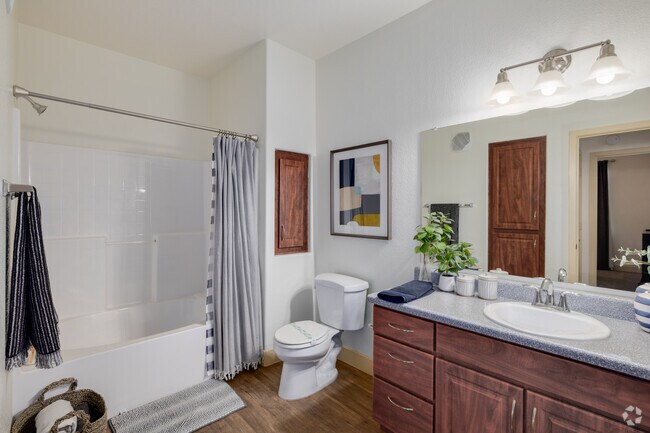 1BR, 1BA - 749SF - Bathroom