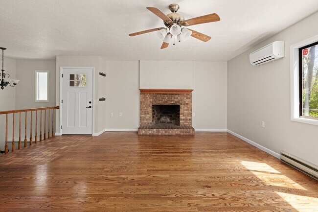 Photo - Lovely Home - Beautiful Wooded Setting