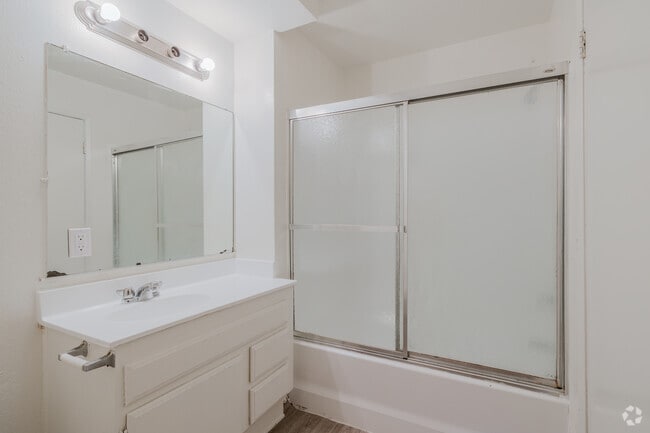 Photo - Evergreen Apartments