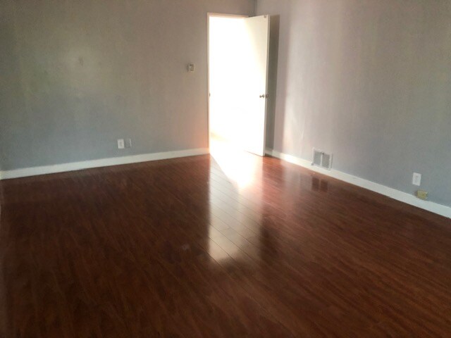 Photo - 1280 N Laurel Ave Unidad 111