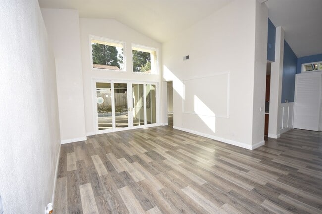 Photo - 428 Rockport Cir