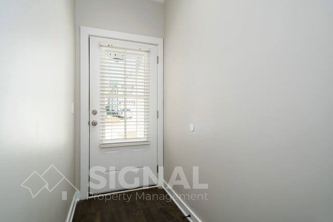 Photo - 215 Creek Run Way