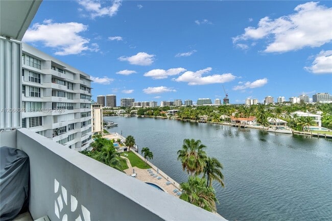 Building Photo - 9101 E Bay Harbor Dr Unit 706