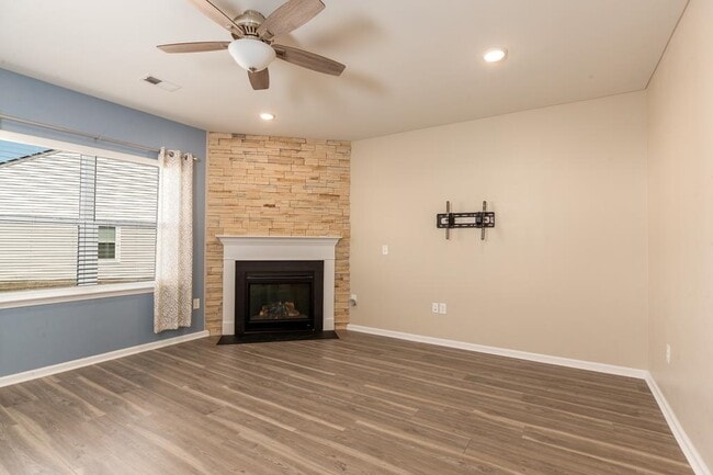 Photo - 5700 Redgum Dr