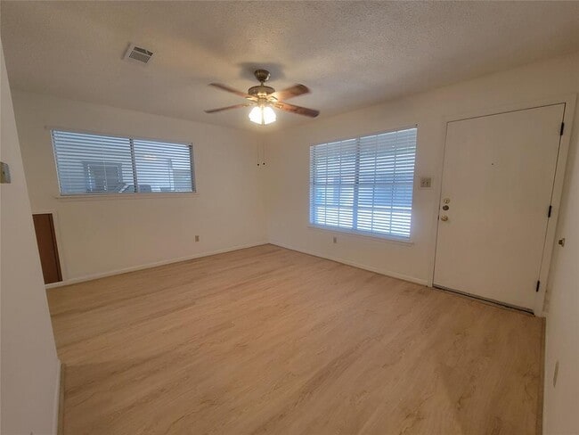 5804 Nassau Dr