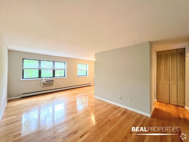 Building Photo - 510 W Briar Pl Unit 1 bed Rental